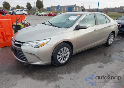 2016 Toyota Camry Le z USA, uszkodzony, nr VIN 4T1BF1FK8GU539664